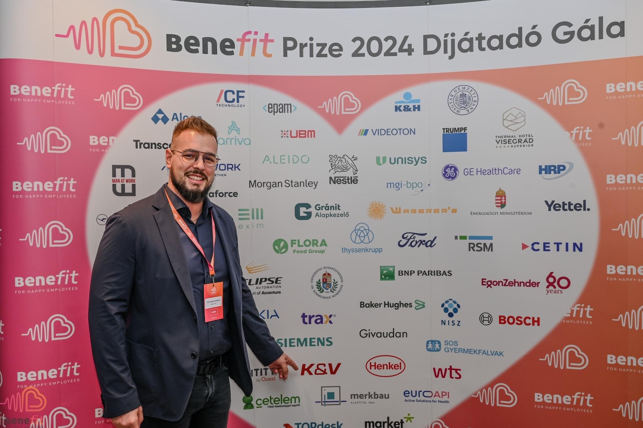 BeneFit Prize díjátadón különdíjat vehetett át a K&V