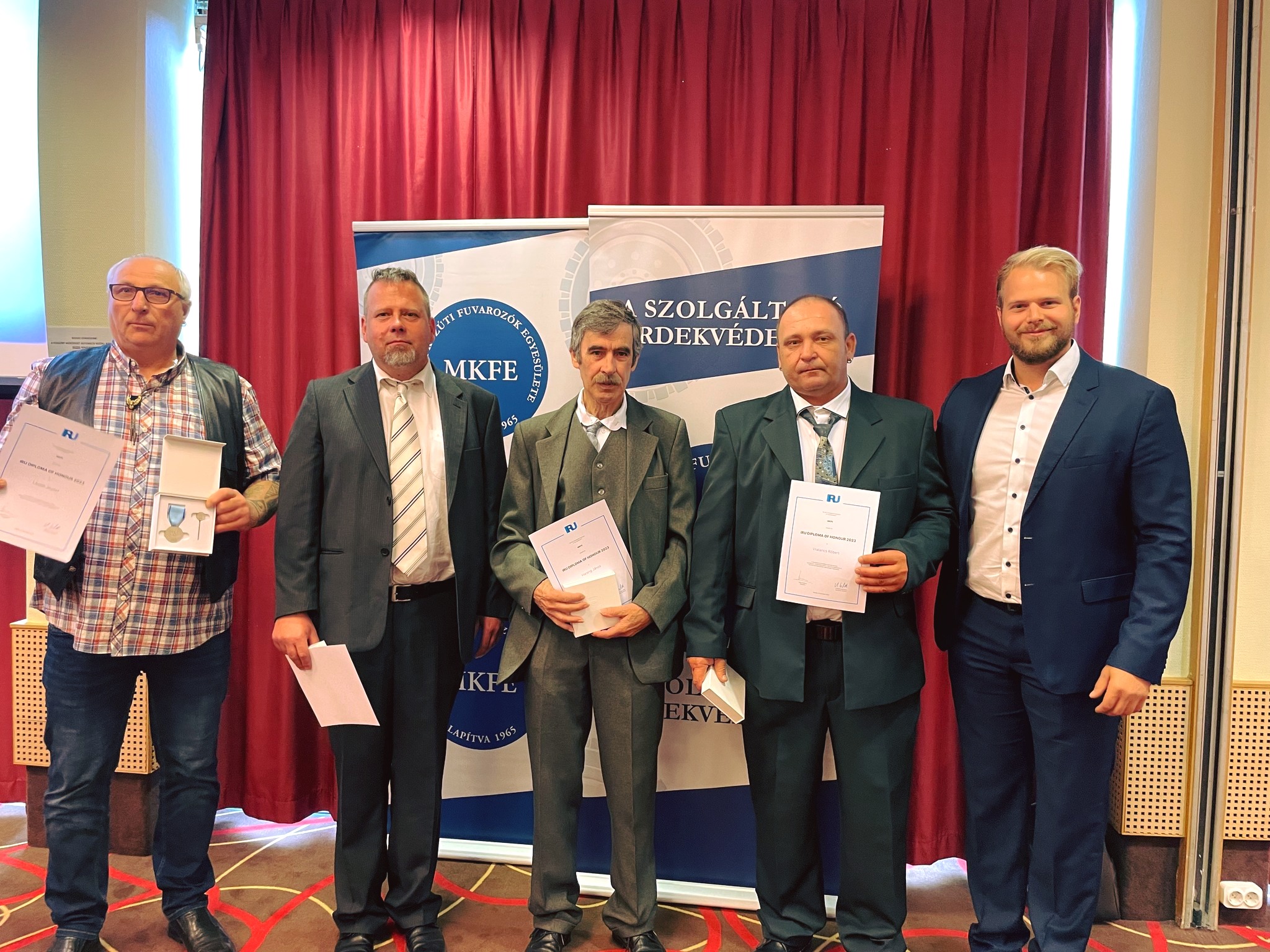 IRU diplomát kaptak gépkocsivezetőink